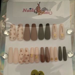 Press on nails, false nails, gel nails